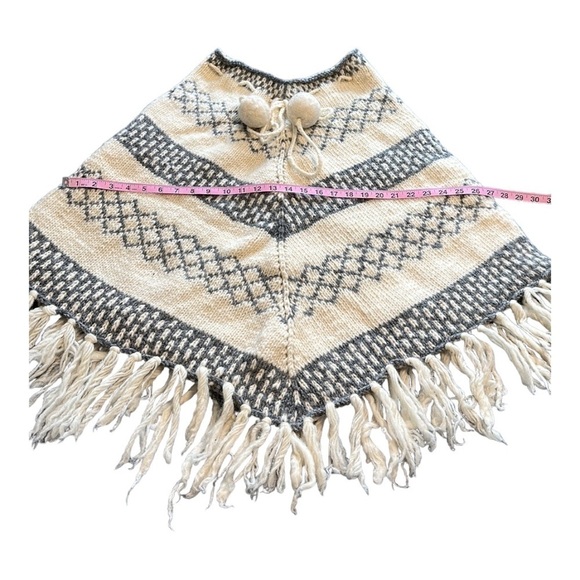 World Market Wool Hand Crafted Nepal Nepalese Knit Ivory Gray Icelandic Poncho - Picture 6 of 8
